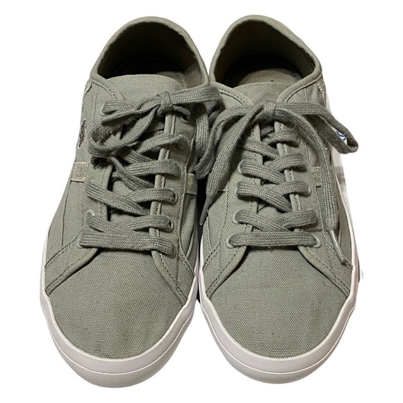 Size 8.5 Grey Lacoste Sideline Sneaker - Picture 5 of 5